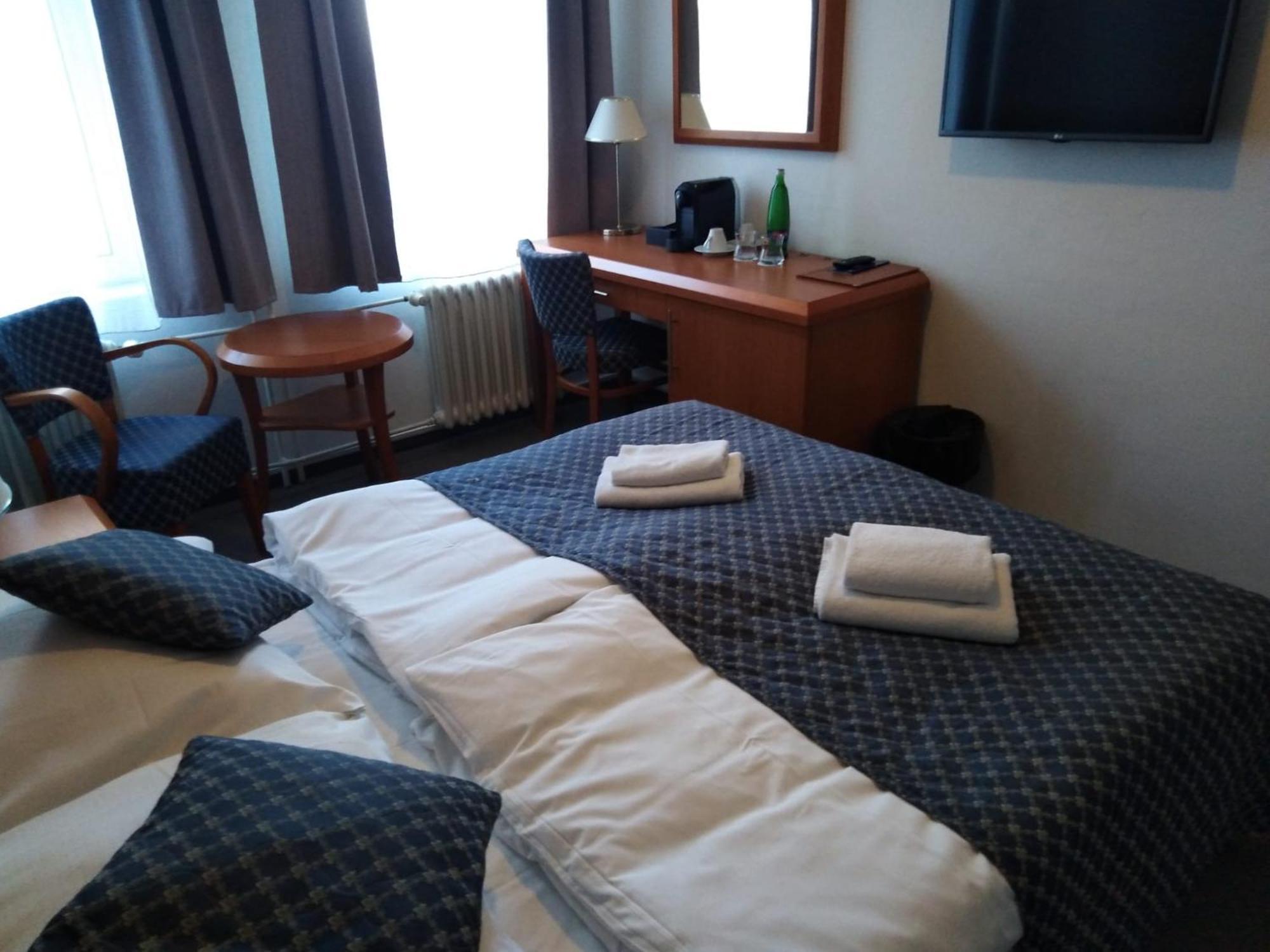 Lh Hotel Medinek Old Town كوتنا هورا المظهر الخارجي الصورة