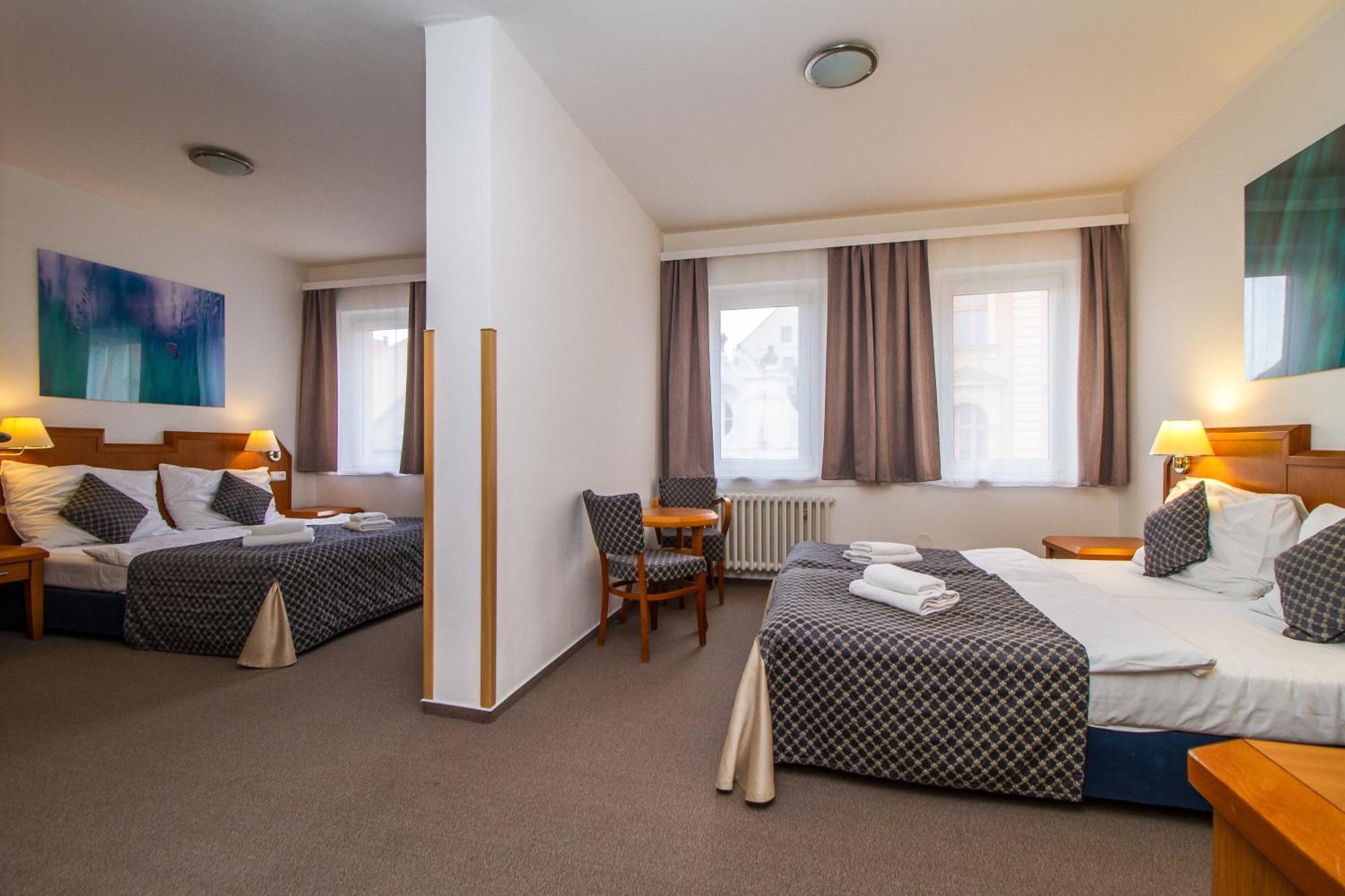 Lh Hotel Medinek Old Town كوتنا هورا المظهر الخارجي الصورة