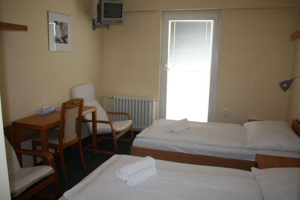 Lh Hotel Medinek Old Town كوتنا هورا المظهر الخارجي الصورة